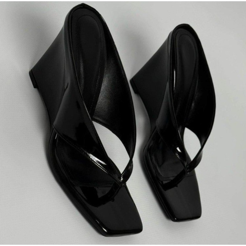 Vintage Fashion Outfit - Sandal Wedge Hak Tinggi Wanita Model
